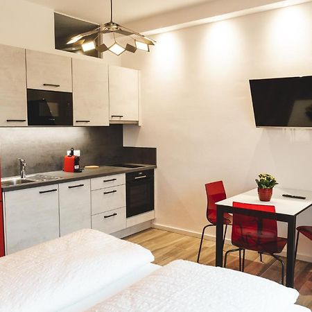 Studio-Appartment - Hotel Lux Мерано Екстер'єр фото