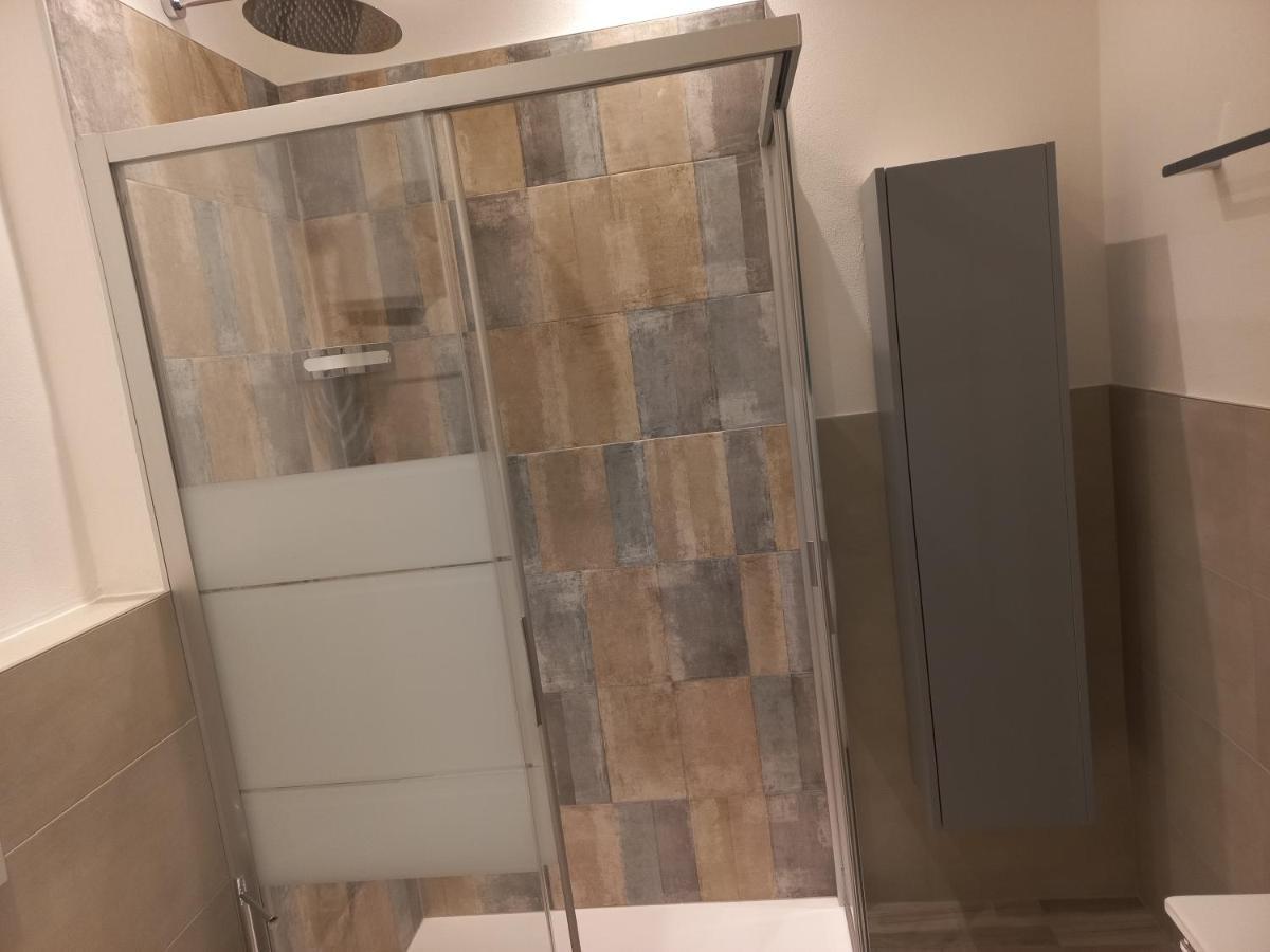 Studio-Appartment - Hotel Lux Мерано Екстер'єр фото