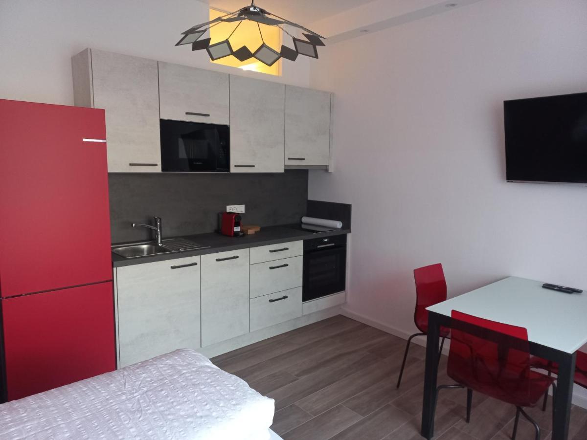 Studio-Appartment - Hotel Lux Мерано Екстер'єр фото