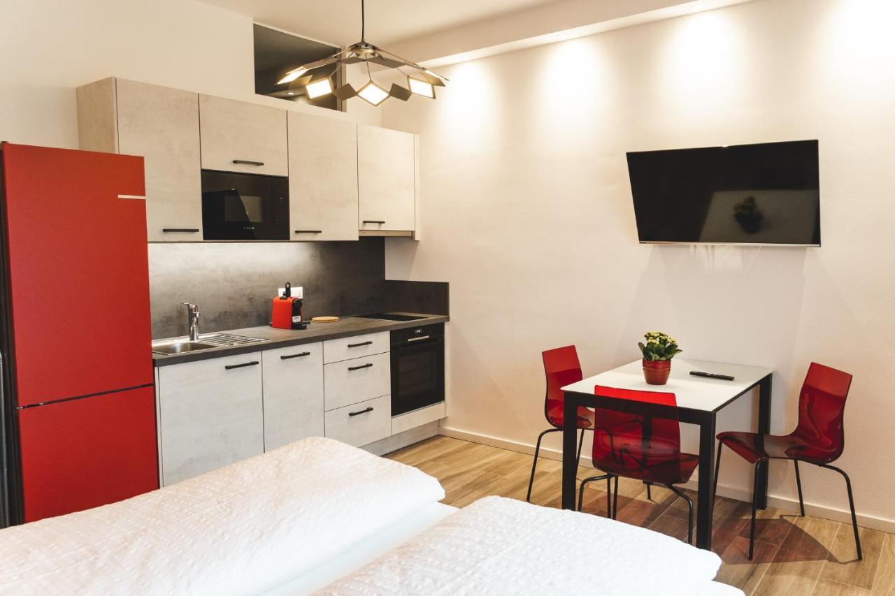 Studio-Appartment - Hotel Lux Мерано Екстер'єр фото