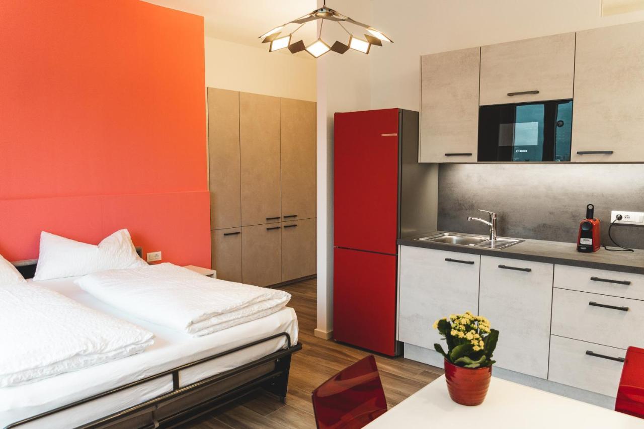 Studio-Appartment - Hotel Lux Мерано Екстер'єр фото